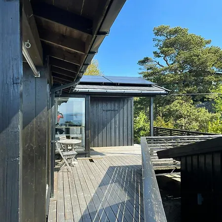 Dom wakacyjny Between Svenner And Tvistein Lighthouses